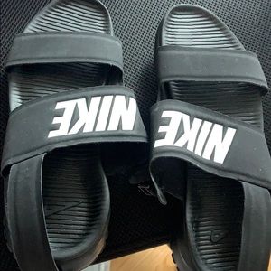 Nike tanjun strap sandals size 8